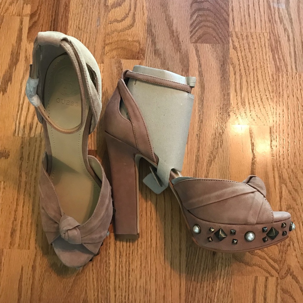 NIB Guess Kenzie 2 Studded Peep Toe Heels 8.5M - Picture 3 of 16